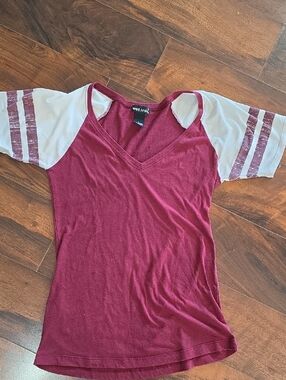 Wet Seal Brand Burgundy V-Neck Raglan Sleeve Tee with White Stripes Size L